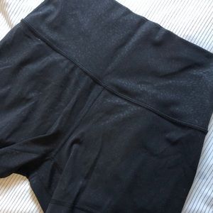 Lululemon black emboss align shorts 4” size 6